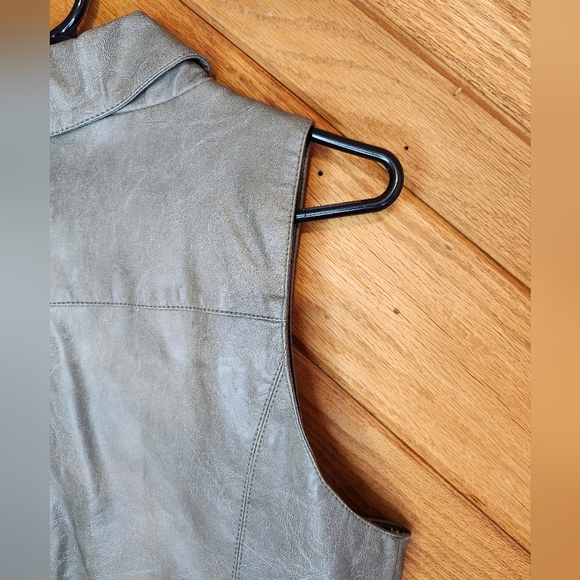 Be By Blanc Noir medium faux leather light gray vest - Picture 8 of 14